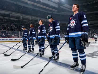 Winnipeg Jets Hoodie: Show off your team pride with style and solid team spirit in cozy comfort
