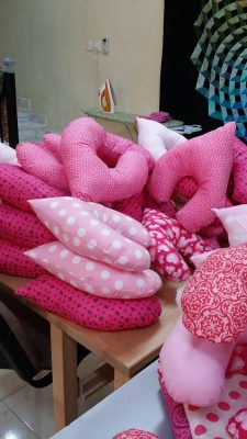 Centaurus High School Students Bring Comfort to Breast Cancer Patients with Hand-Sewn Pillows